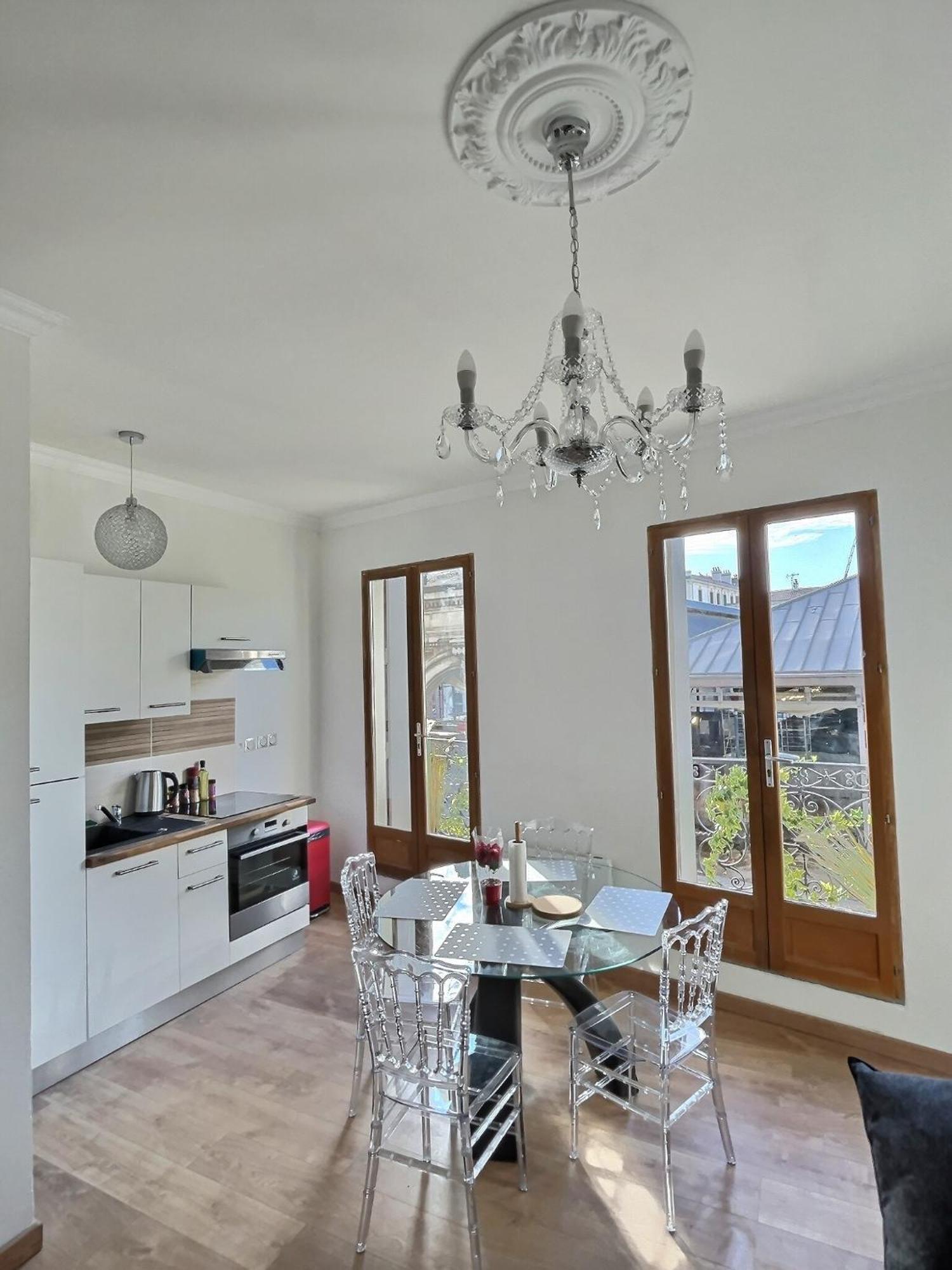 Appartement De Charme Avec Balcon Au Pied Des Commerces Béziers Esterno foto